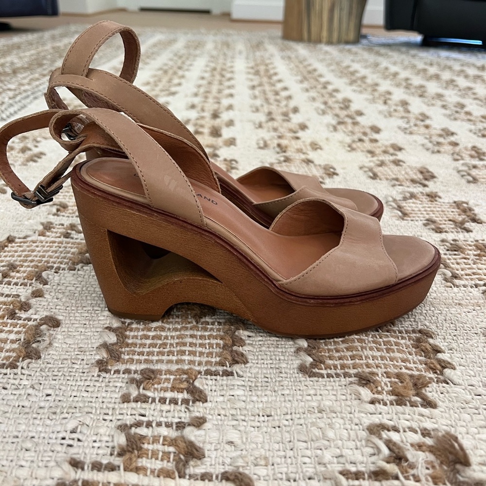 Lucky Brand tan leather ankle strap wedges